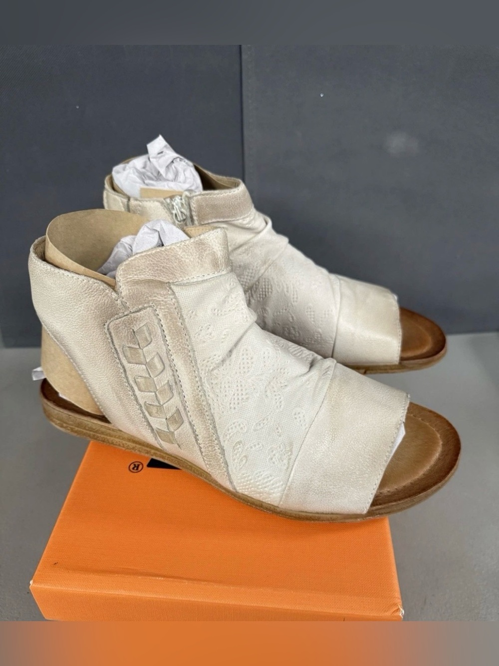 Miz Mooz Women's Leather Ruched Sandals Flaire Linen Size 9/40 NIB